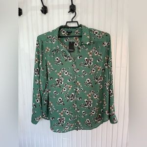 NWT. Green and floral print blouse.
